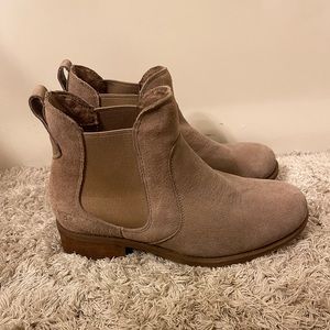 Water resistant UGG hiking boots